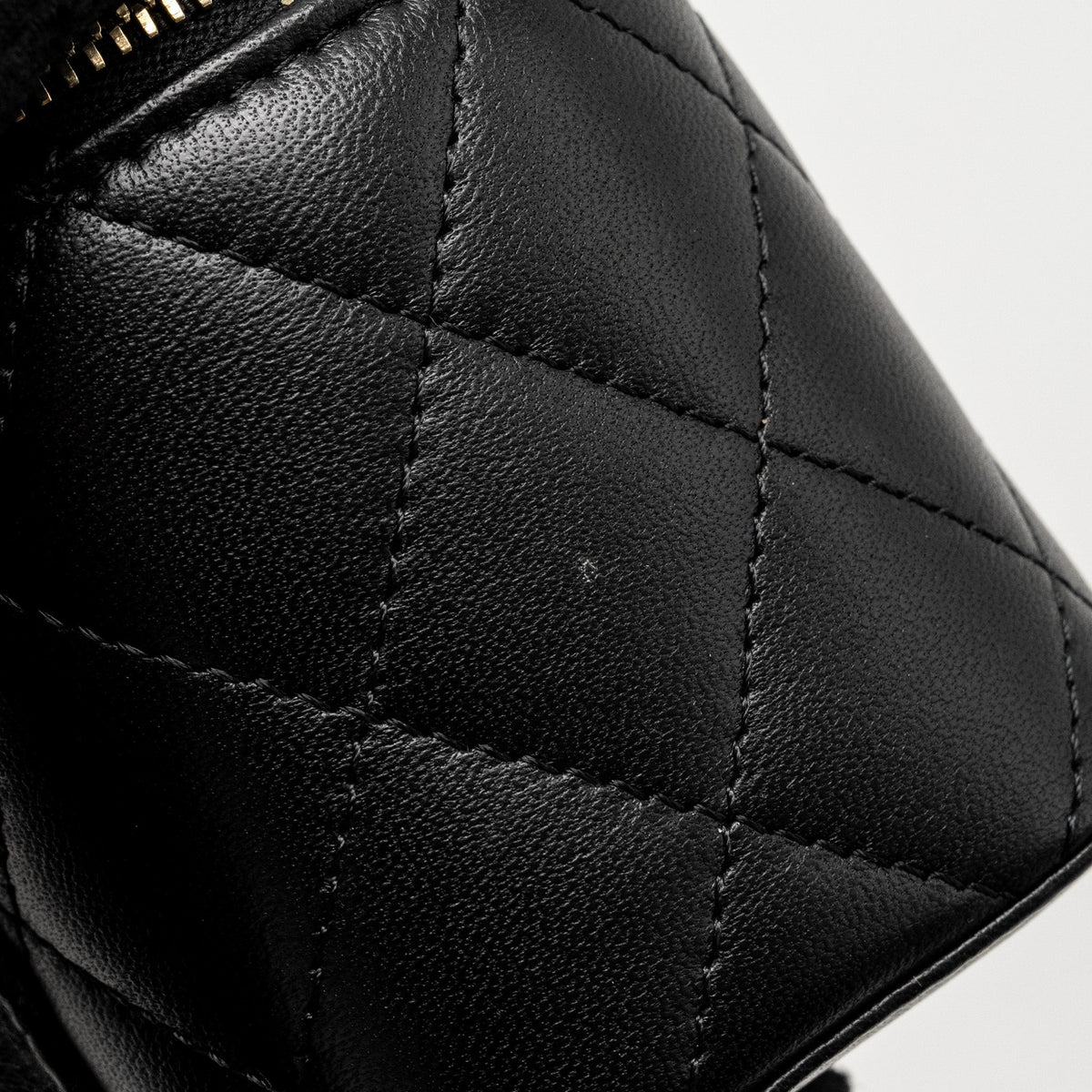 chanel-pearl-crush-mini-vanity-case-lambskin-black-ghw-copy