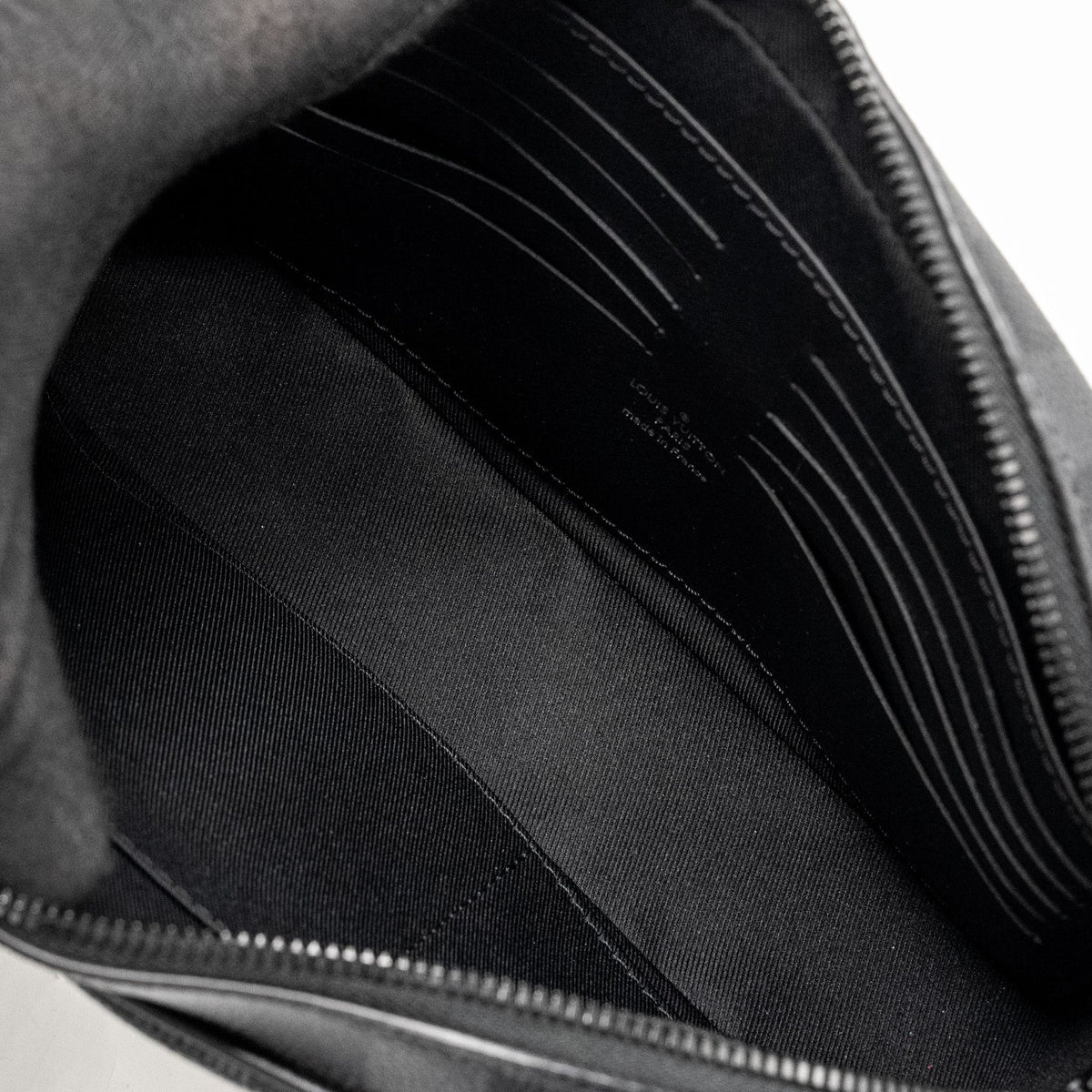 louis-vuitton-pochette-kasai-clutch-bag-damier-graphite-canvas-so-black-copy-1