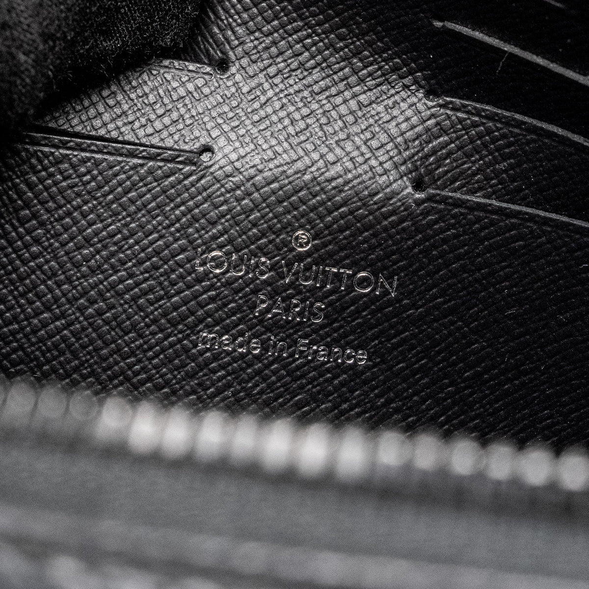 louis-vuitton-pochette-kasai-clutch-bag-damier-graphite-canvas-so-black-copy-1