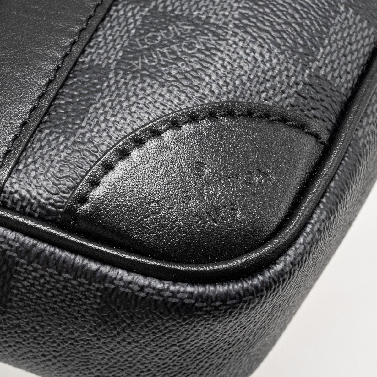 louis-vuitton-pochette-kasai-clutch-bag-damier-graphite-canvas-so-black-copy-1