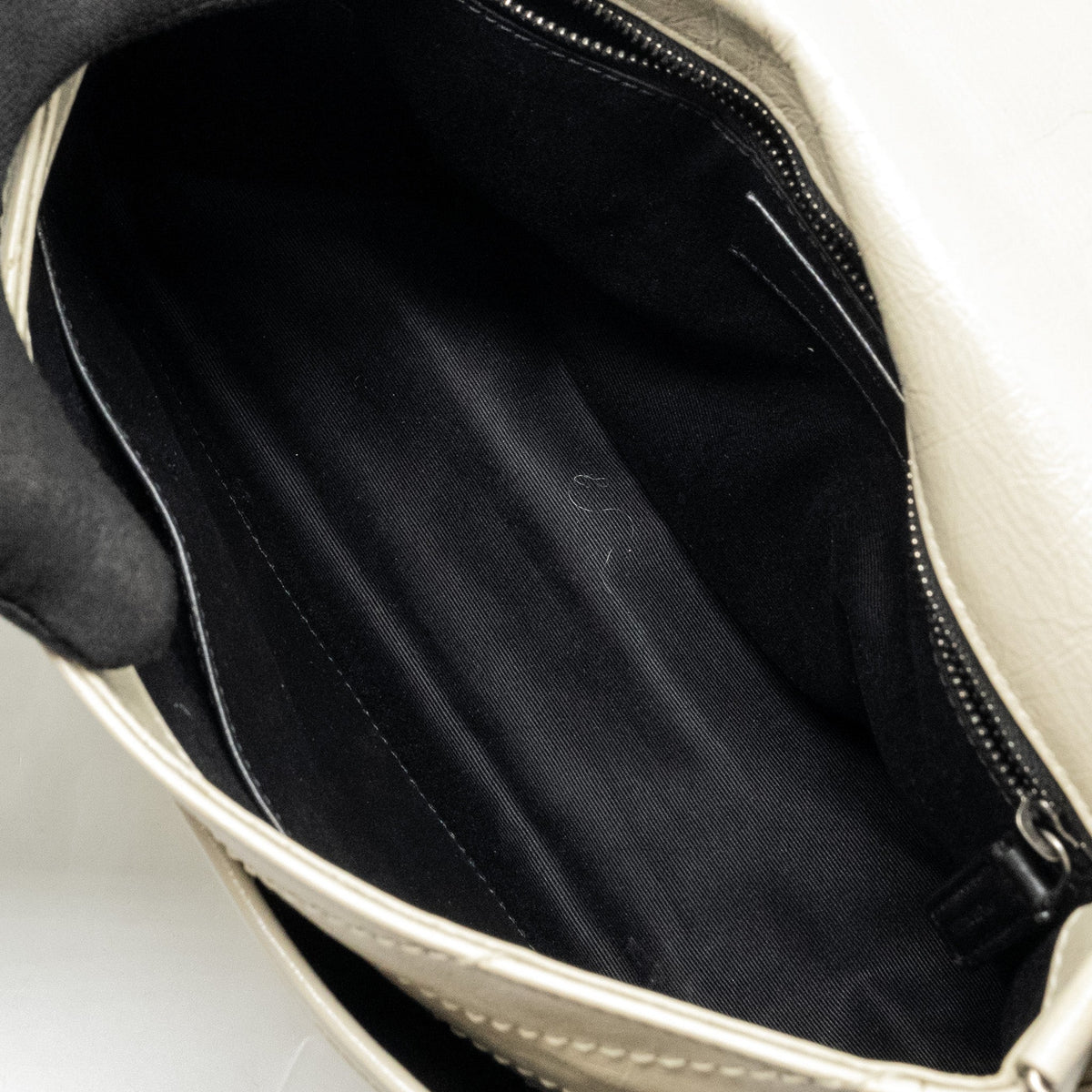 saint-laurent-ysl-medium-niki-calfskin-white-shw