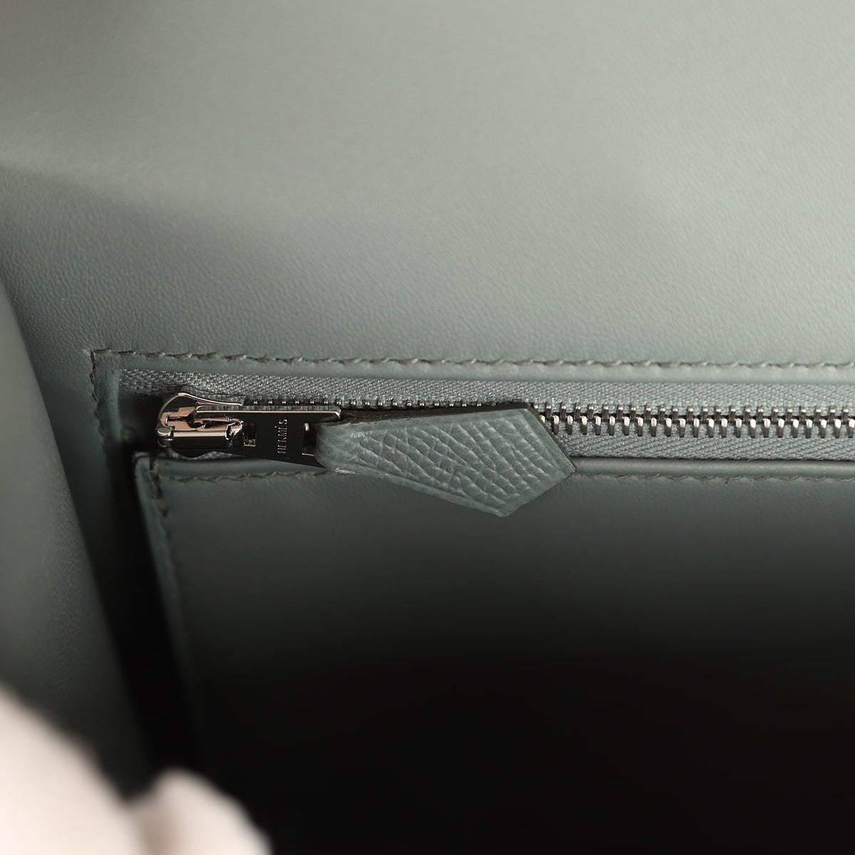 hermes-constance-1-24-vert-amande-epsom-palladium-hardware-bag