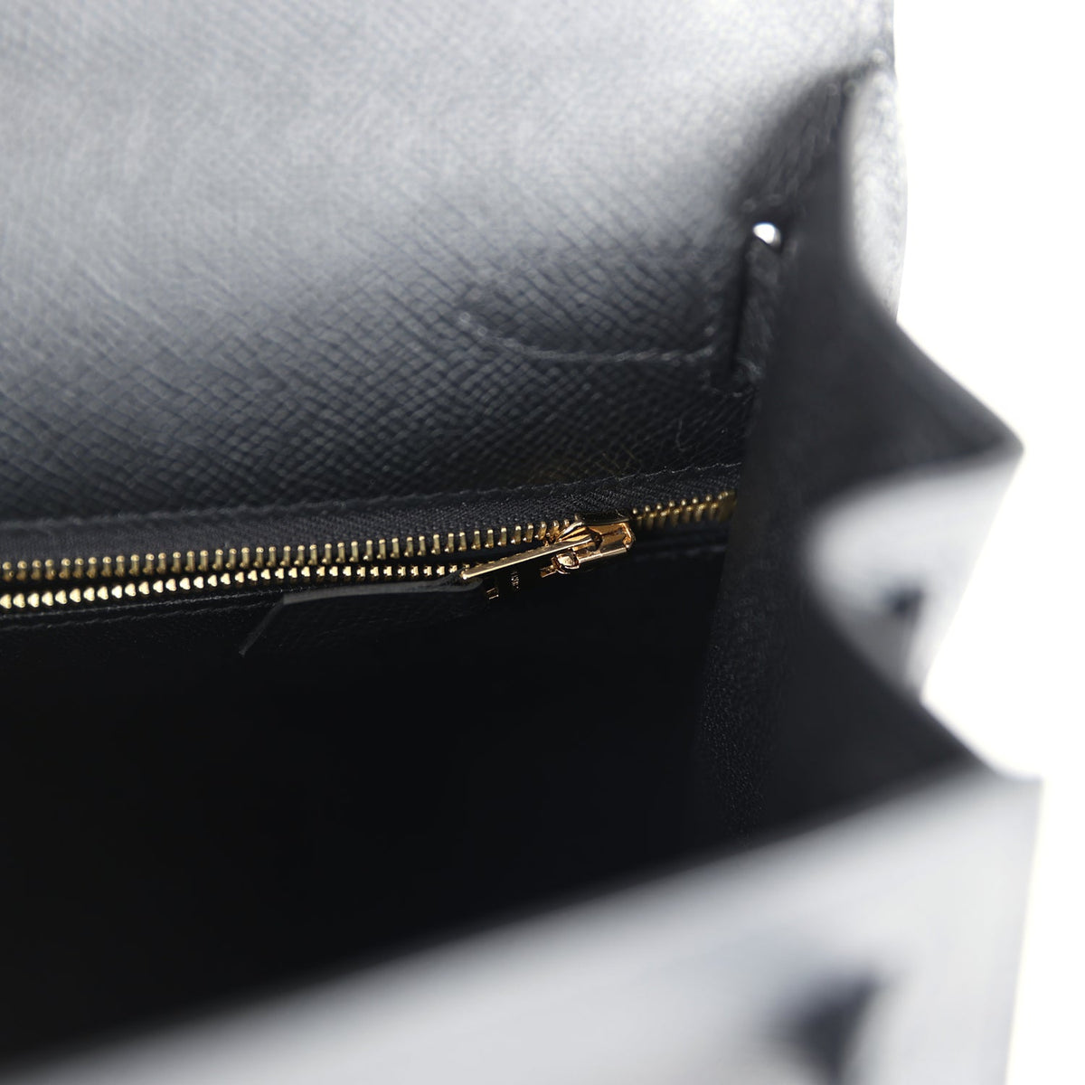 hermes-kelly-sellier-28-black-epsom-permabrass-hardware-bag