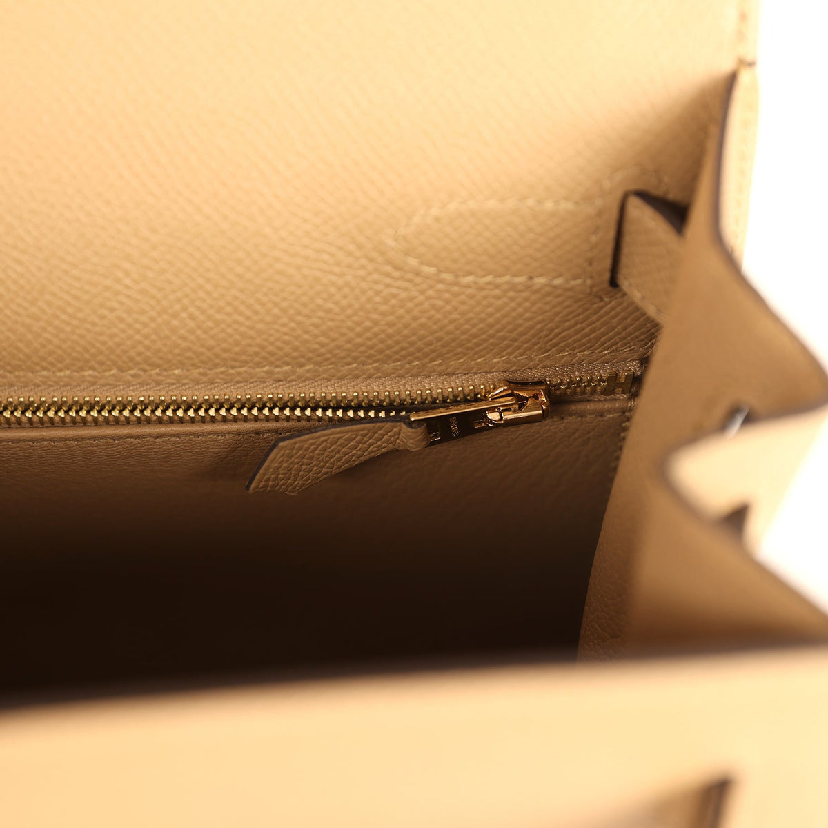 hermes-kelly-sellier-28-poussiere-epsom-permabrass-hardware-bag