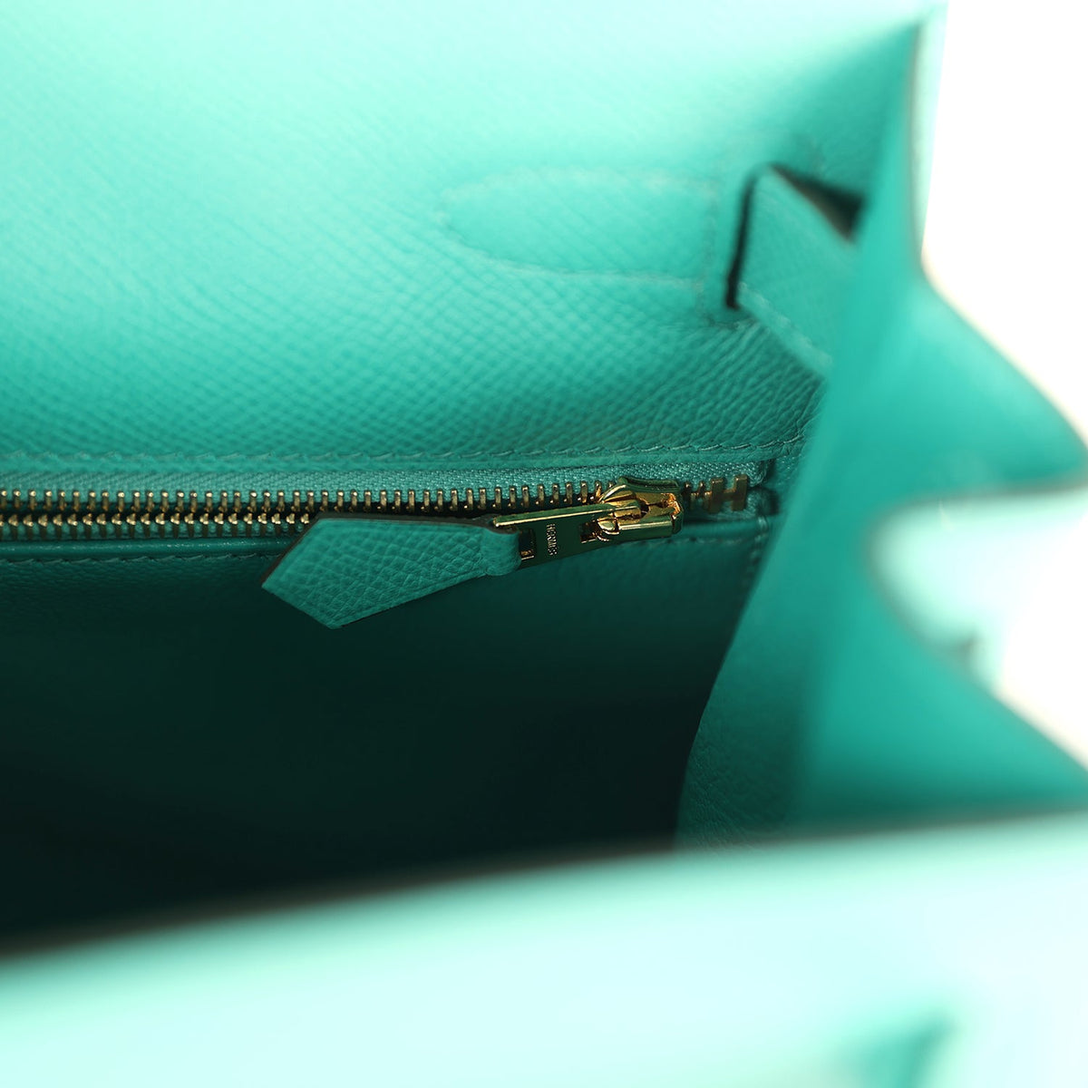hermes-kelly-sellier-28-vert-jade-epsom-gold-hardware-bag